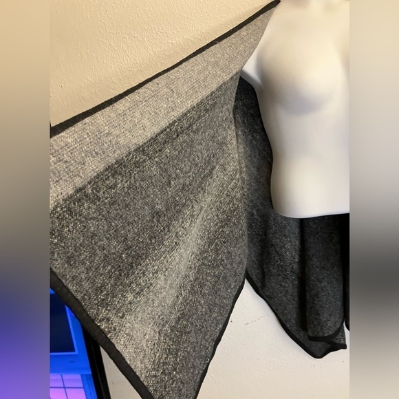 EUC Christina Lee France Shawl Poncho Wool Soft Gradient Multi Tone Flecked OS - Picture 3 of 5